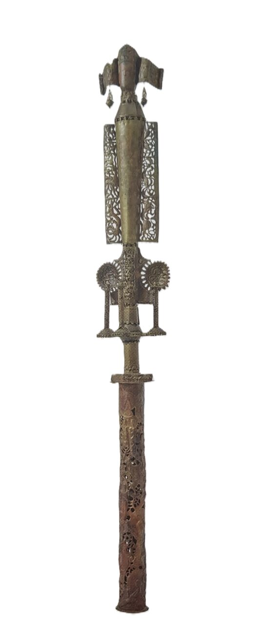 Stele aus dem Kultraum im Österreichischen Pavillon, Paris 1925; Metall, getrieben. © MAK