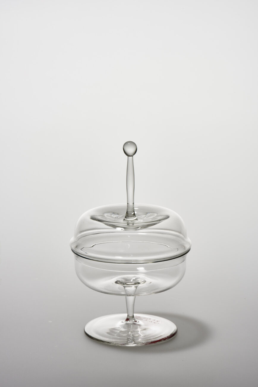 Oswald Haerdtl, Bonbonniere für J. & L. Lobmeyr, 1924. Eine solche Dose wurde 1925 in Paris gezeigt; Glas. © MAK/Georg Mayer