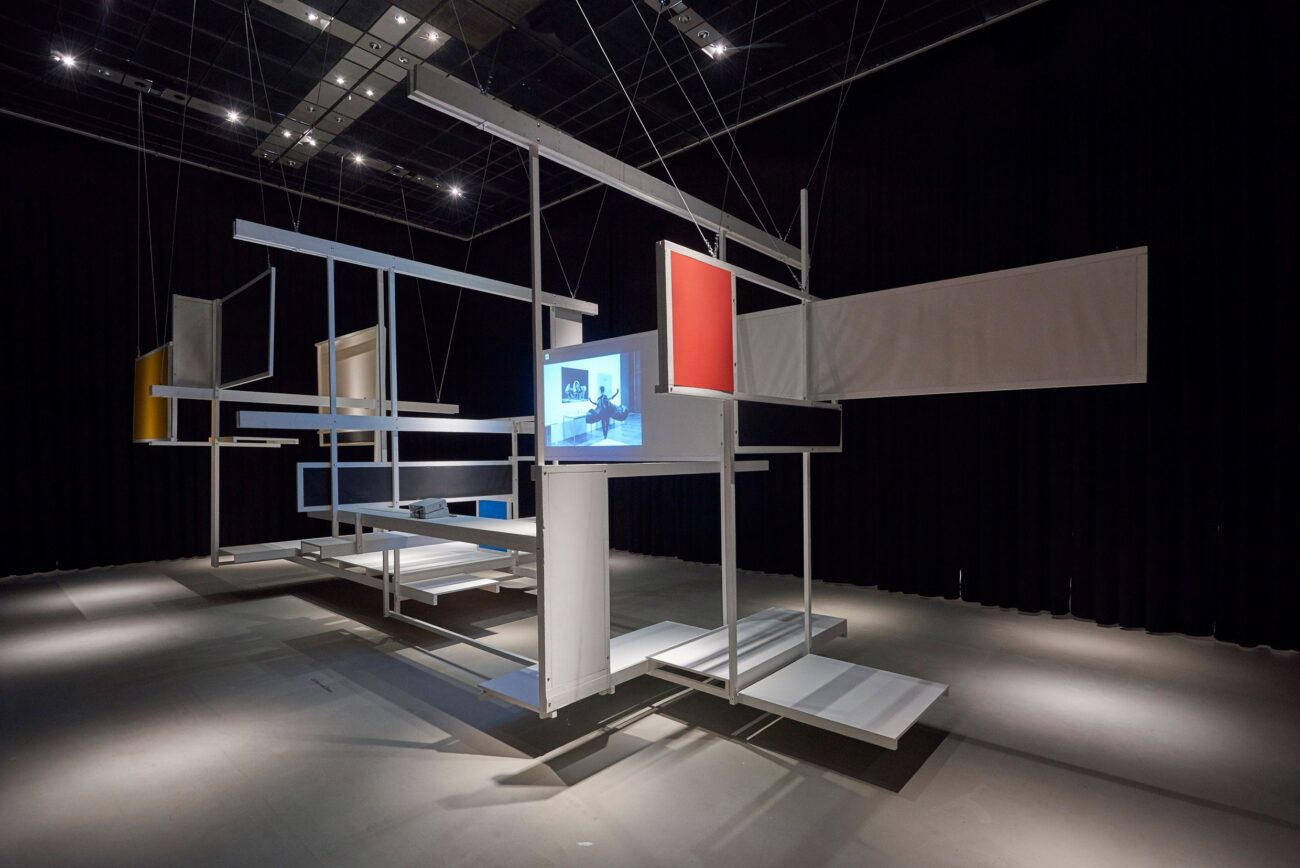 Nachbau der „Raumstadt“ in der Ausstellung „Friedrich Kiesler. Lebenswelten“ im MAK 2016; Ausstellungsansicht. © MAK/Georg Mayer