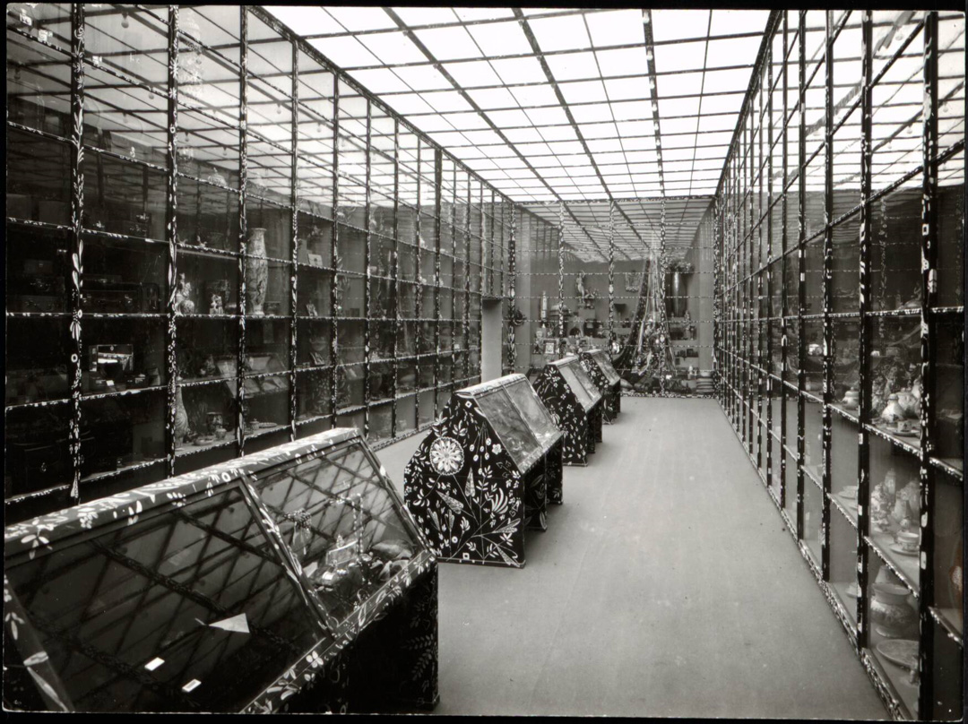 Josef Hoffmann (Architektur), Camilla Birke, Christa Ehrlich, Hilda Polsterer (Malerei), Langer Saal im Österreichischen Pavillon, Paris 1925; Fotografie. © MAK